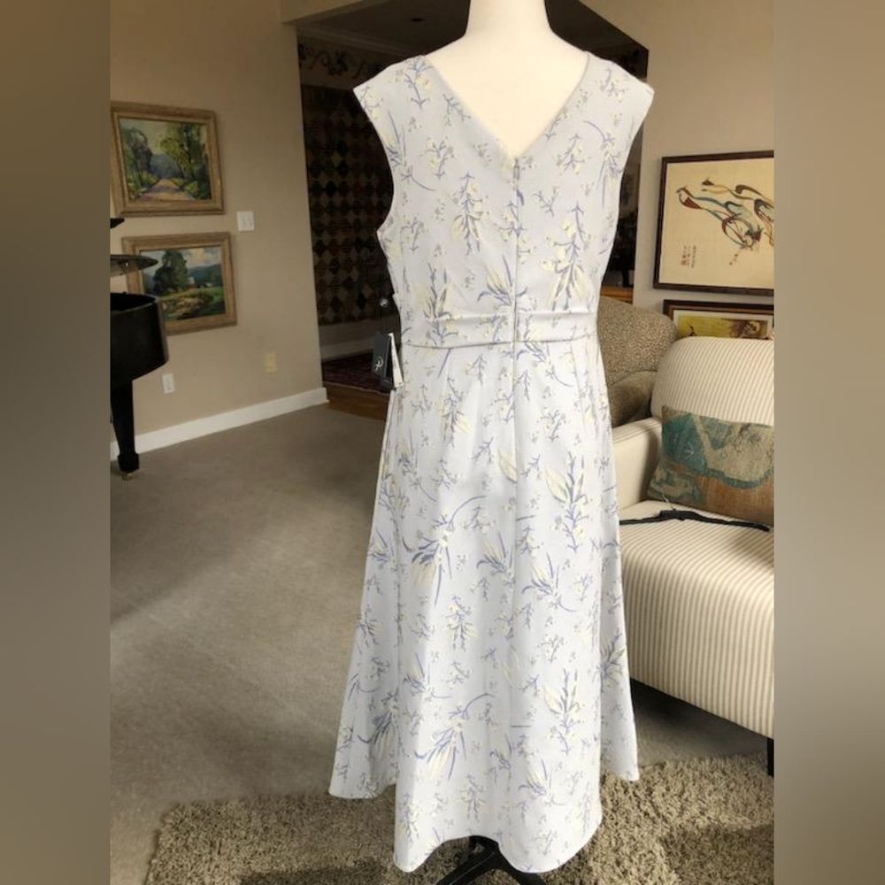 Womans Dress - Picture 7 of 7